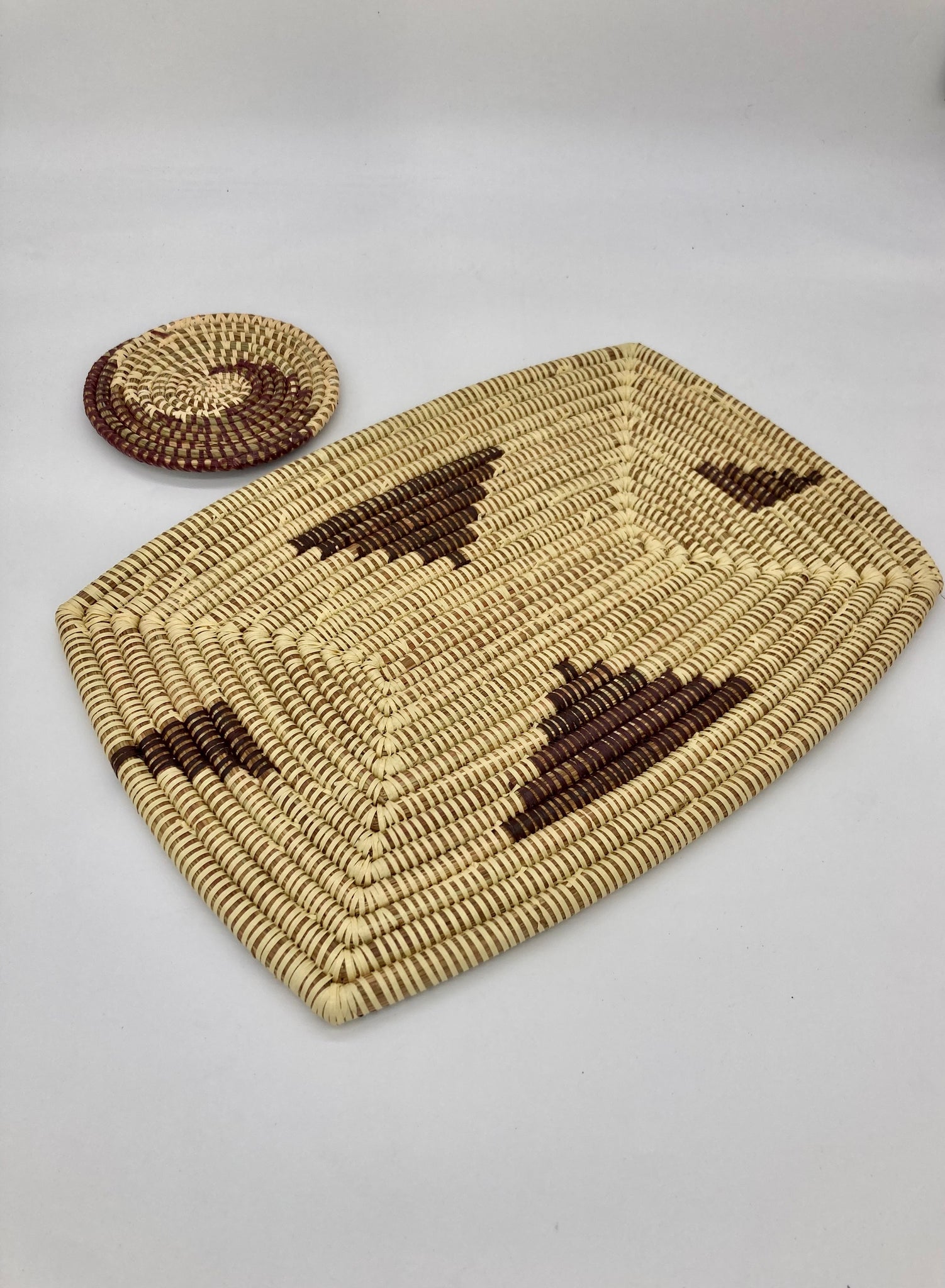 4 Plate Chargers / Placemats + 4 coasters